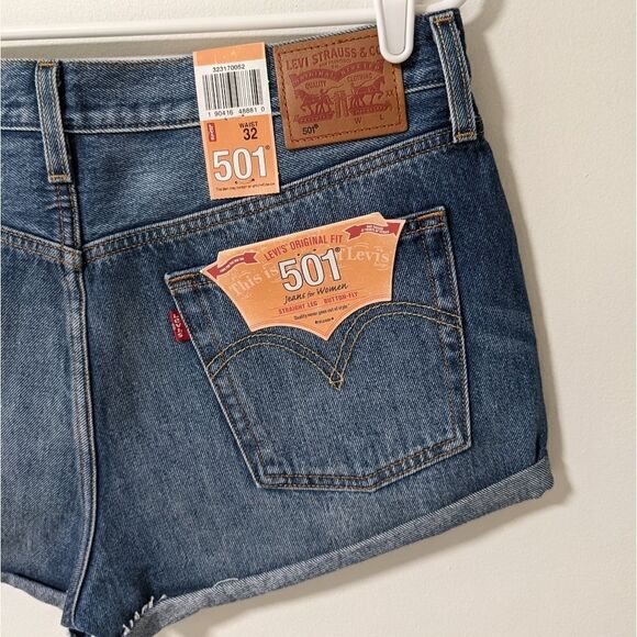 NWT Levi's 501 Women's Straight Leg Button Fly Jean Shorts - Picture 4 of 7